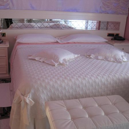 Hotel Matilde Marina di Massa Bagian luar foto