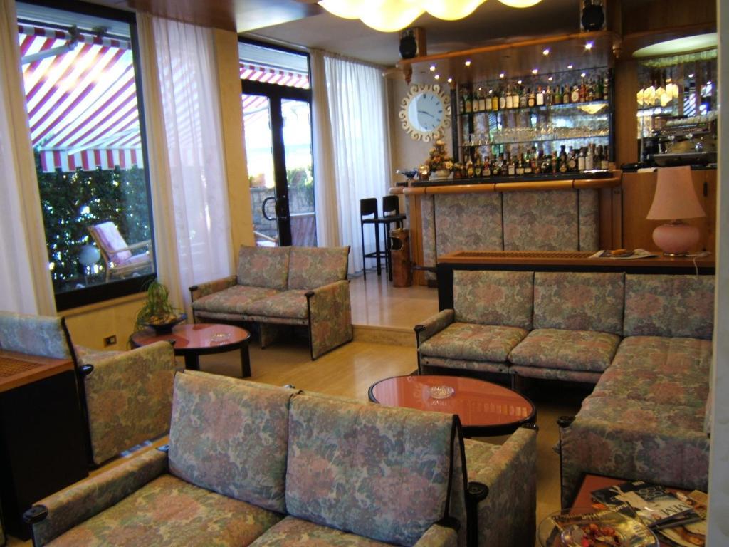 Hotel Matilde Marina di Massa Bagian luar foto