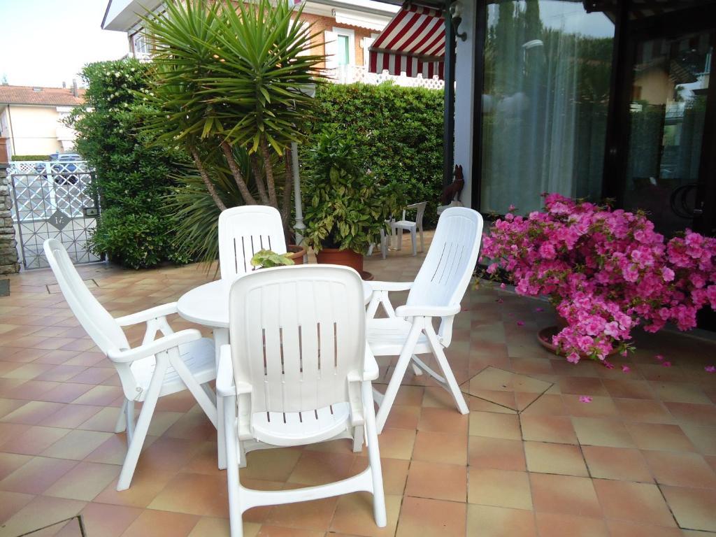Hotel Matilde Marina di Massa Bagian luar foto