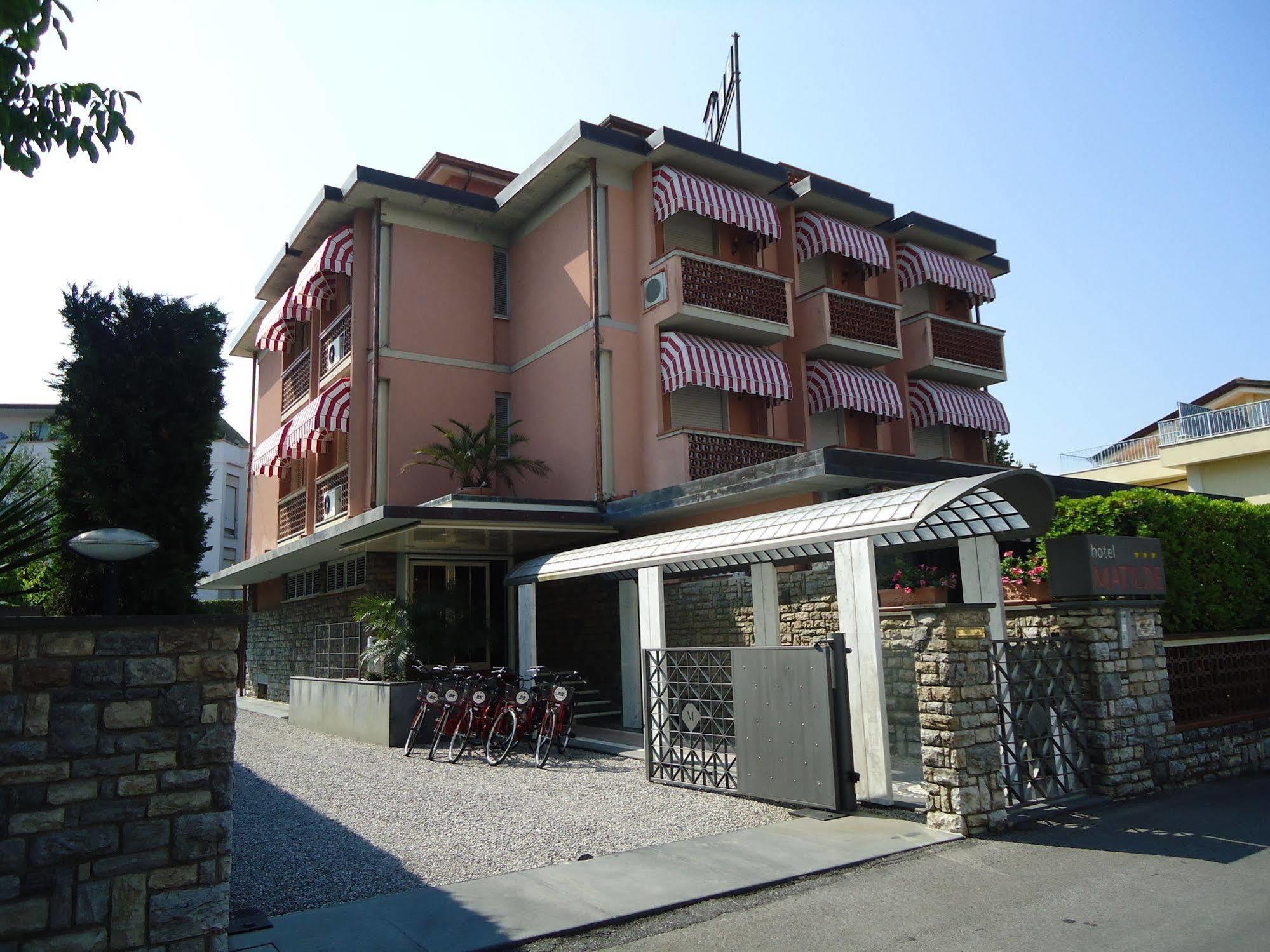 Hotel Matilde Marina di Massa Bagian luar foto