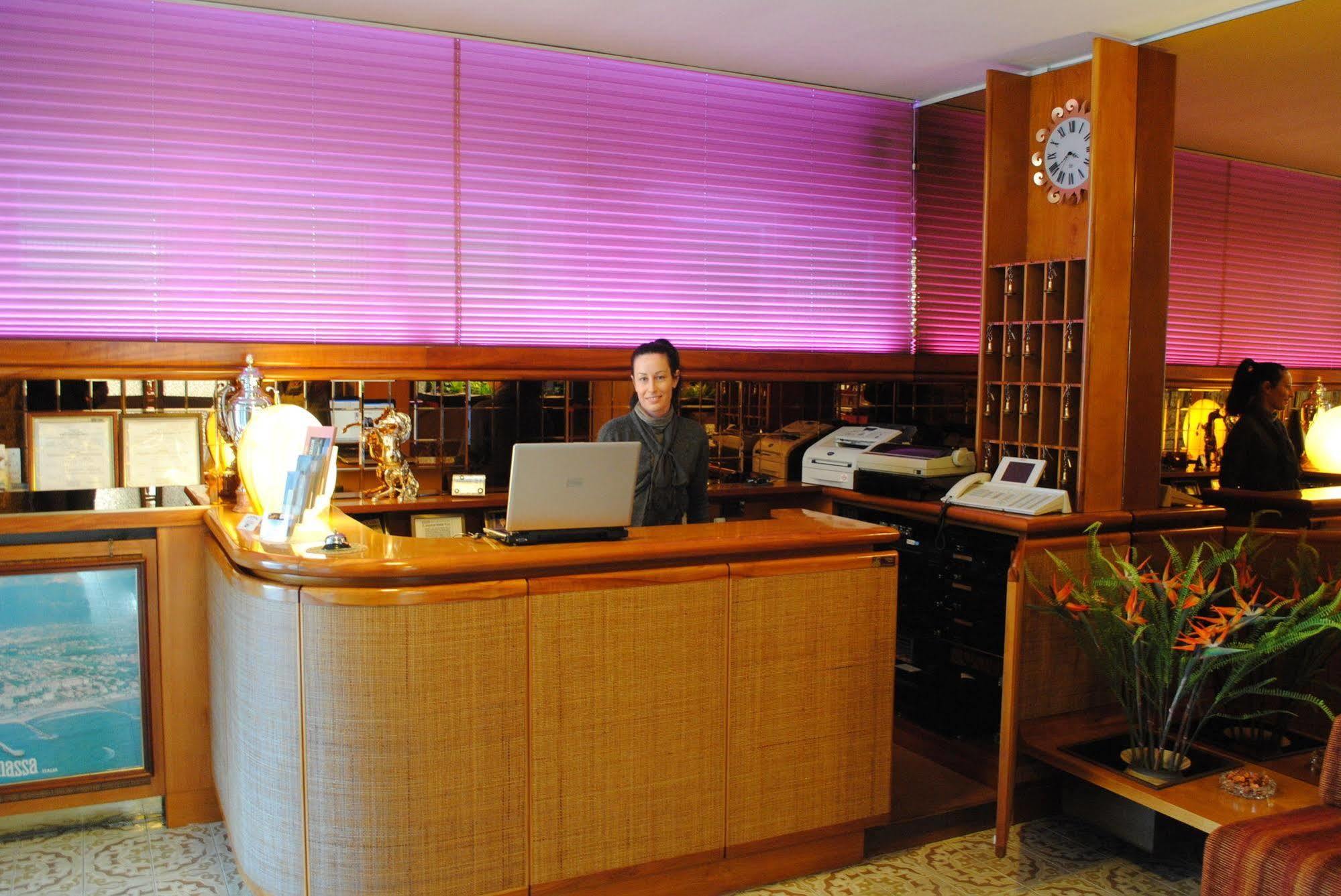 Hotel Matilde Marina di Massa Bagian luar foto